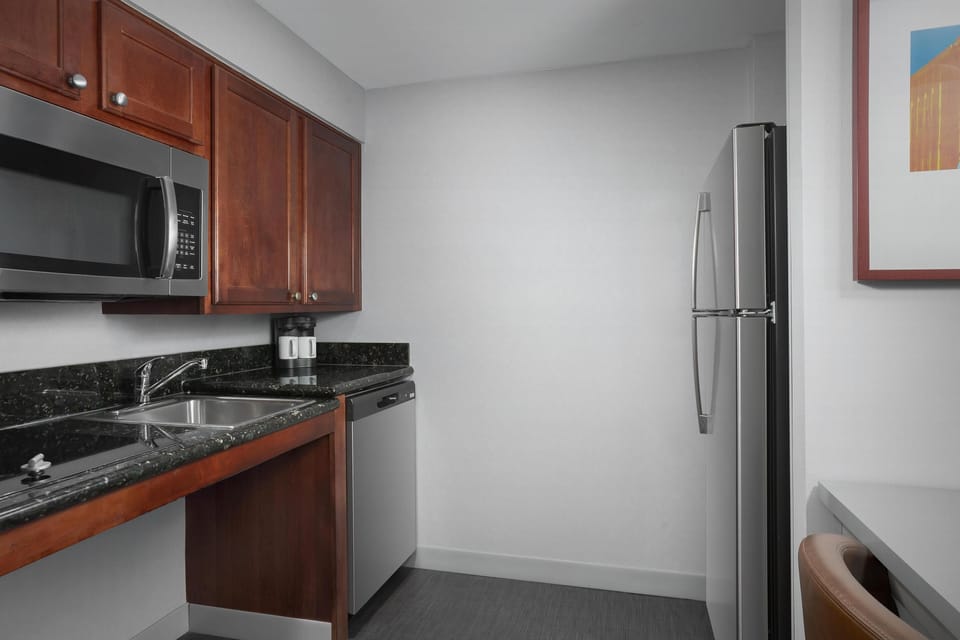 Full-size fridge, microwave, stovetop, dishwasher