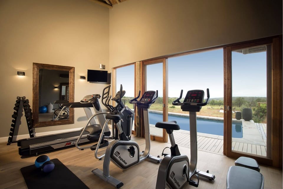 Mhondoro Safari Lodge & Villa Lodge in South Africa