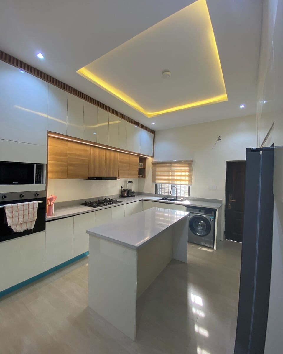 Comfort Apartment, Balcony, City View | Private kitchen | Fridge, microwave, oven, stovetop