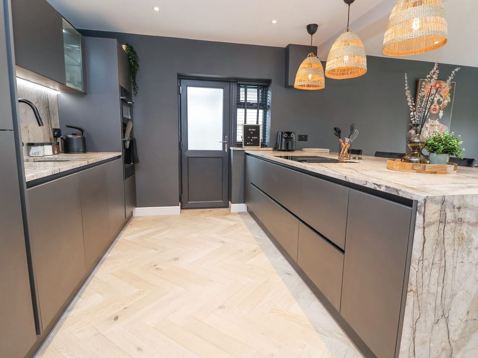 Cottage | Private kitchen | Cookware/dishes/utensils