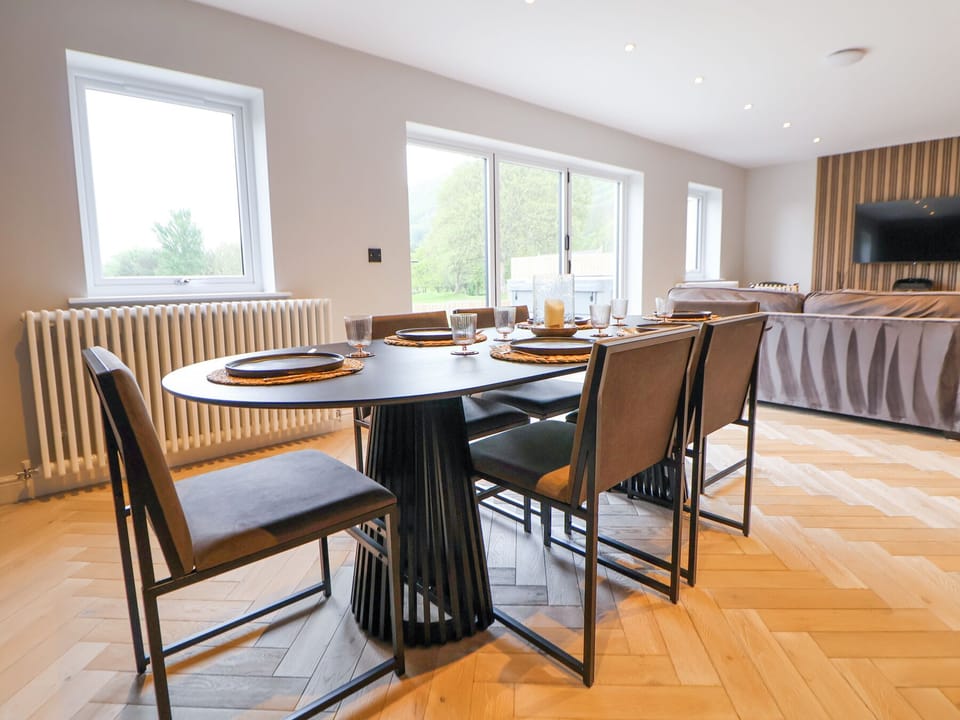 Cottage | Dining