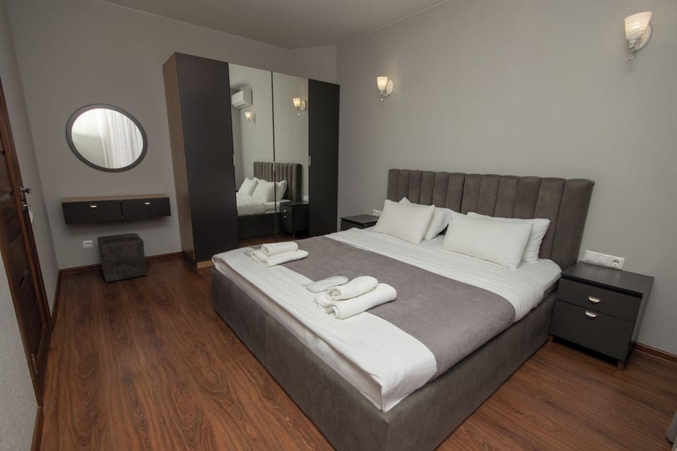 Deluxe Double or Twin Room, City View | Egyptian cotton sheets, premium bedding, blackout drapes, soundproofing