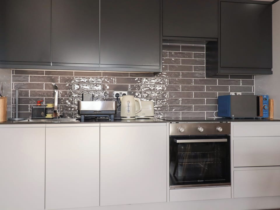 Dishwasher, cookware/dishes/utensils