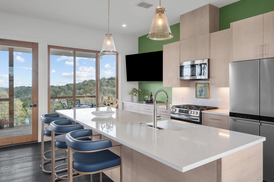 Fully stocked kitchen with dishwasher, fridge w/ icemaker, gas range/microwave.