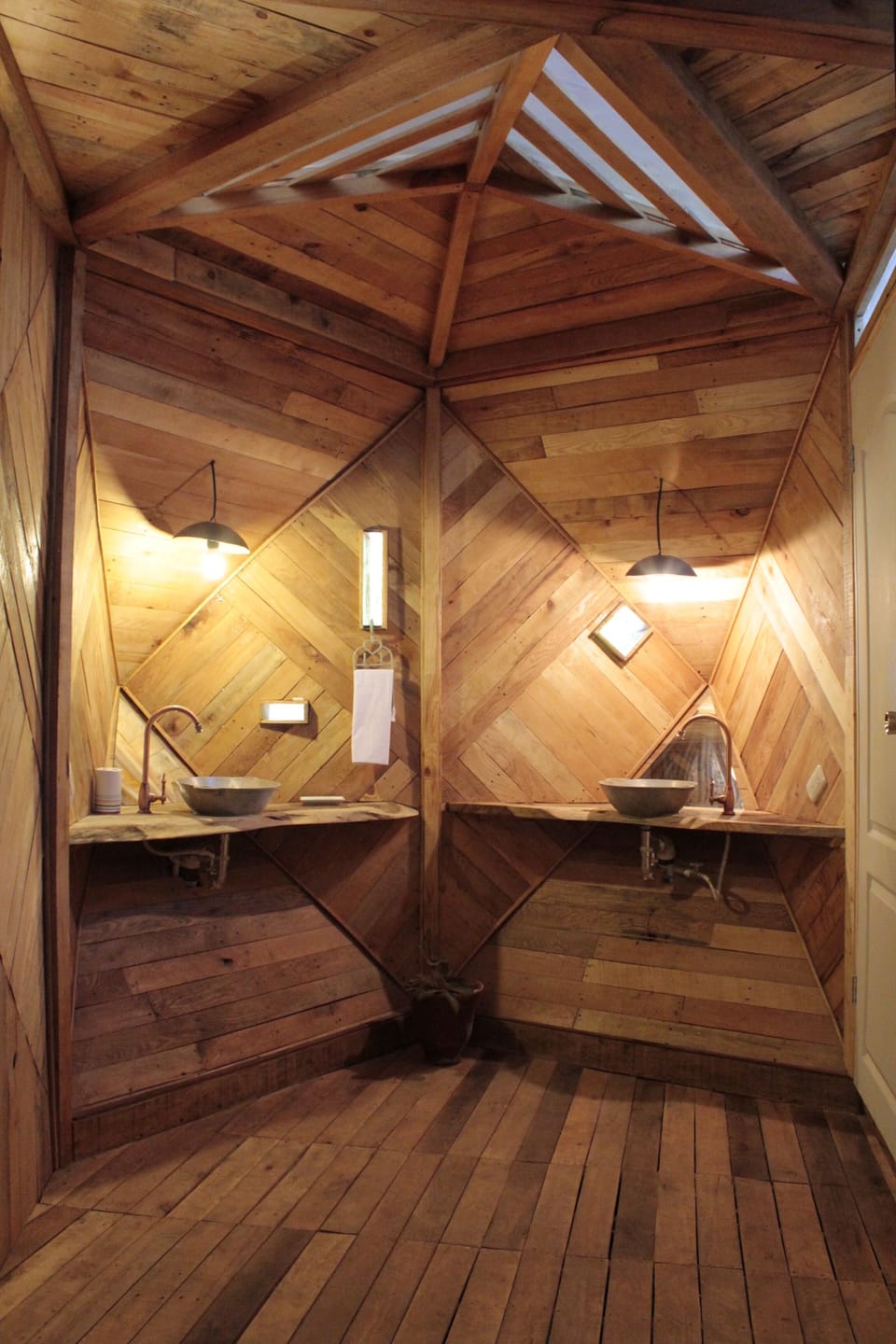 Classic Shared Dormitory | Bathroom