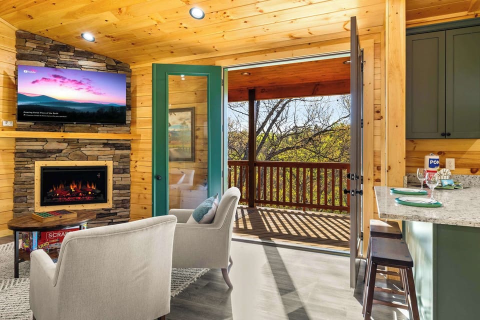 Living Room: Stunning mountain views and a crackling fireplace await your relaxation!