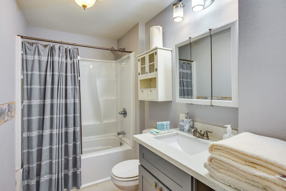 Full Bathroom | 1st Floor