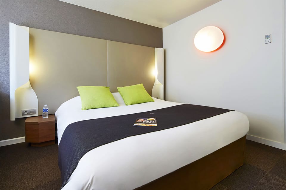 Standard Room, 1 Double Bed | Desk, blackout drapes, iron/ironing board, free WiFi