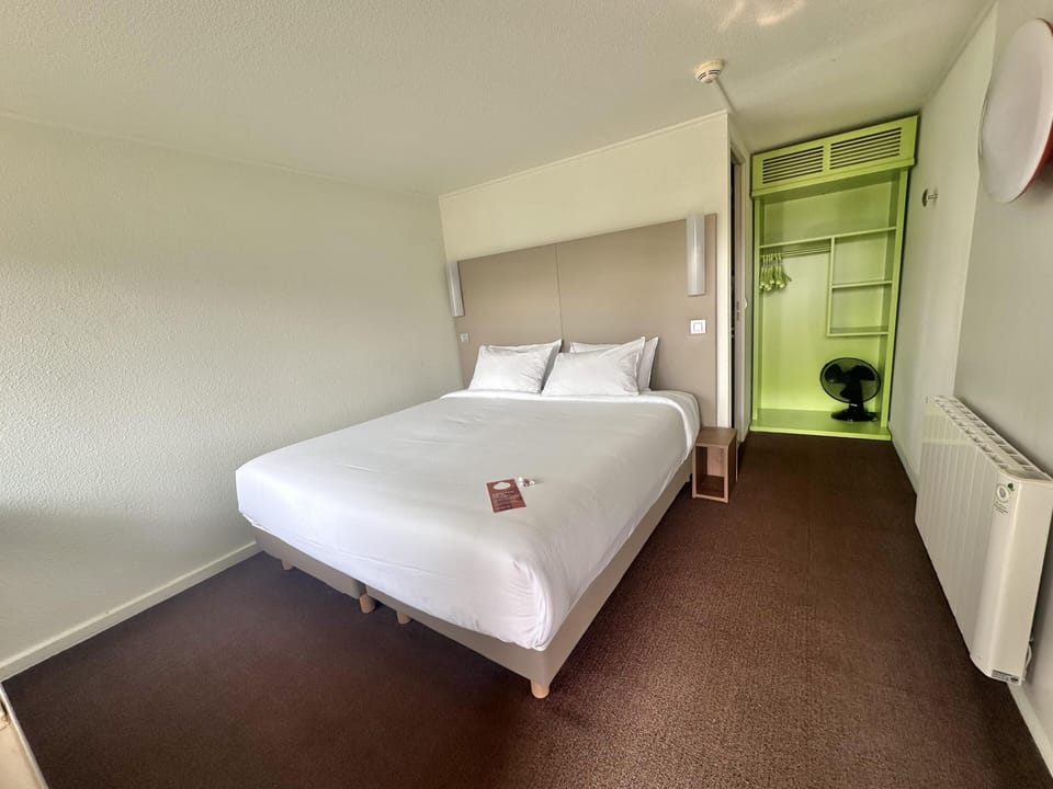 Standard Room, 1 Double Bed | Premium bedding, desk, blackout drapes, free WiFi
