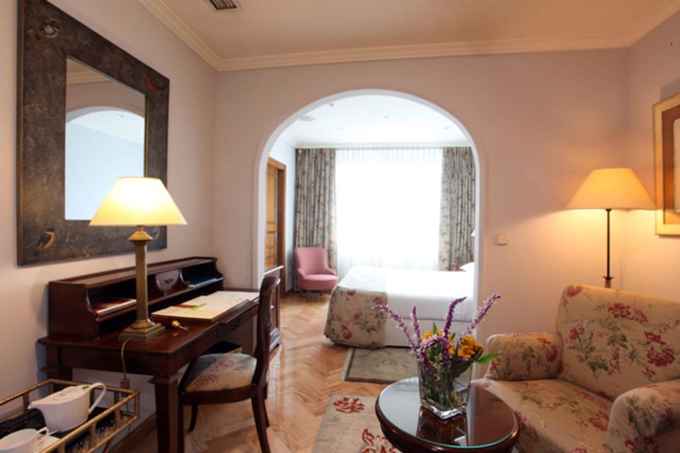 Superior Double Room | Minibar, in-room safe, free cribs/infant beds, free WiFi