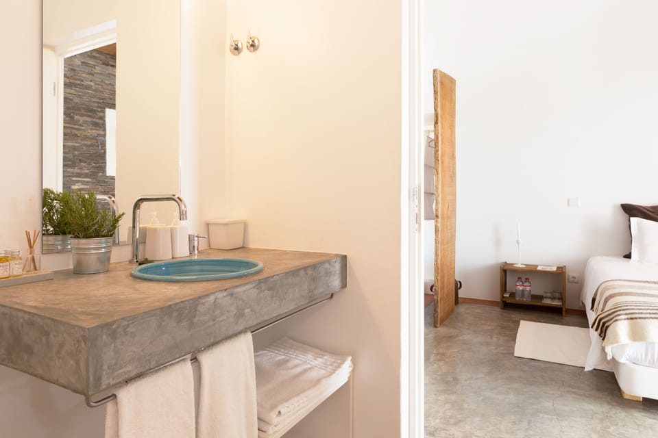 Room (Standard - capacidade  max 2pes) | Bathroom | Free toiletries, hair dryer, towels