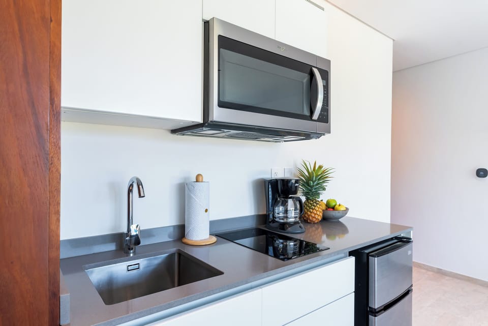 Basic Studio, Garden View | Private kitchen | Microwave, oven, stovetop, cookware/dishes/utensils