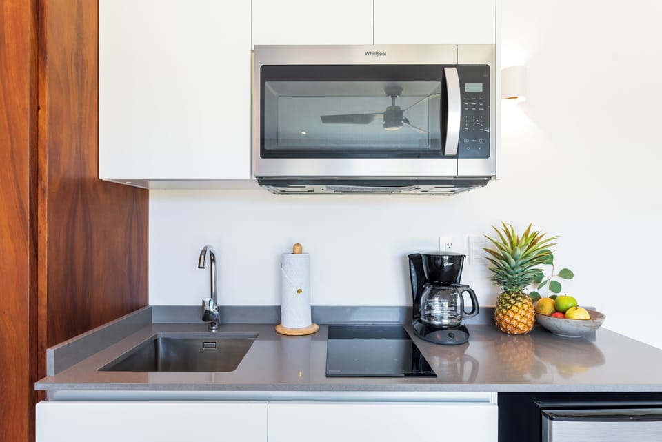 Basic Studio, Garden View | Private kitchen | Microwave, oven, stovetop, cookware/dishes/utensils