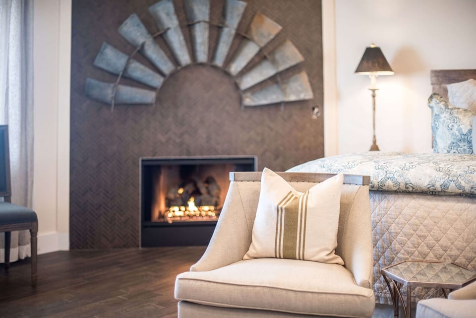 Whether you’re sipping wine or enjoying a slow morning, the gas fireplace creates a relaxing atmosphere with no fuss—just comfort.