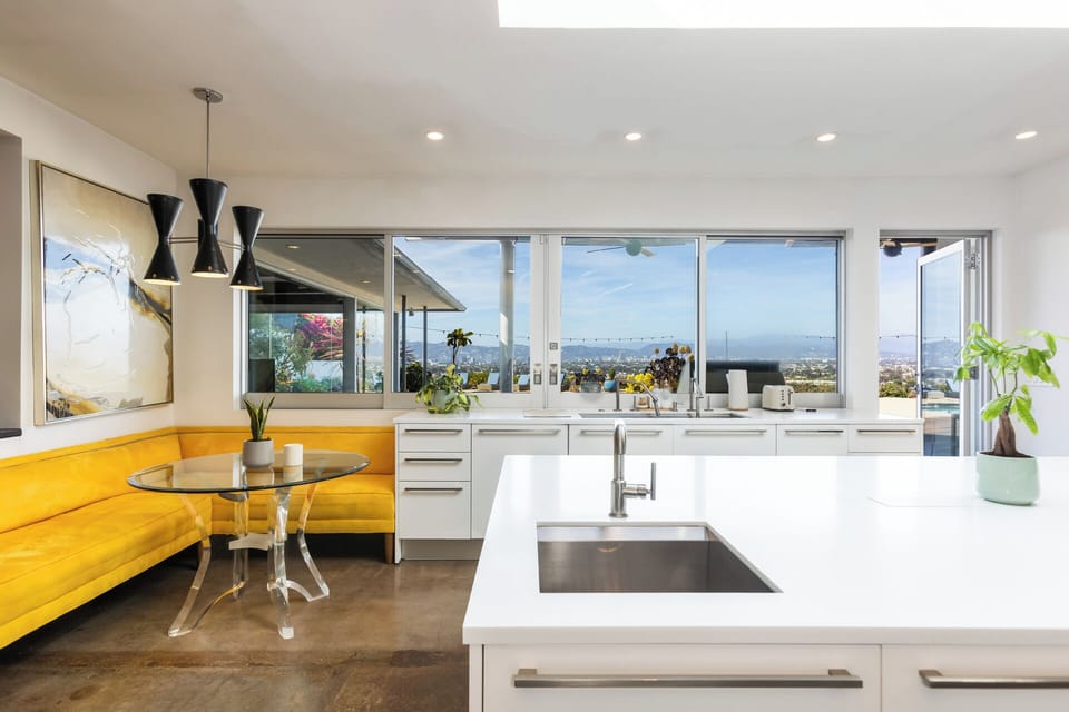 Family House, City View | Private kitchen | Full-size fridge, microwave, oven, stovetop