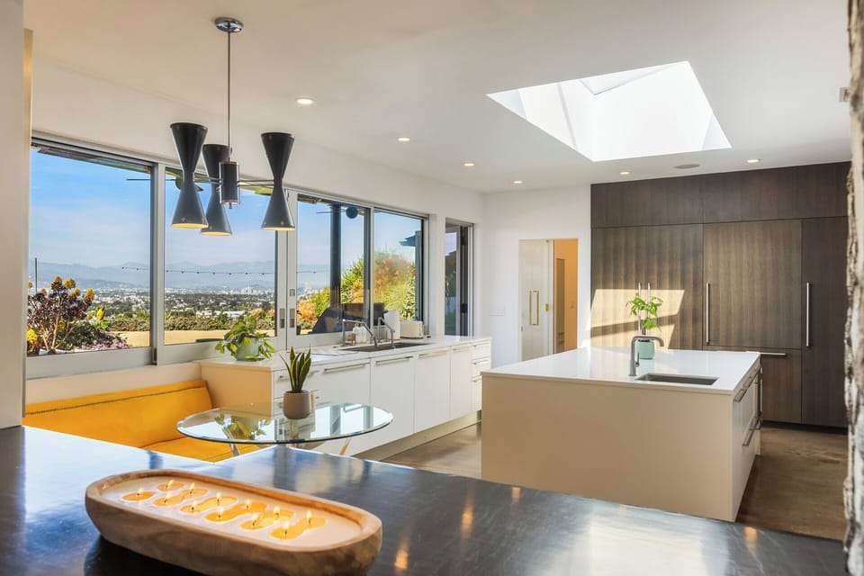 Family House, City View | Private kitchen | Full-size fridge, microwave, oven, stovetop