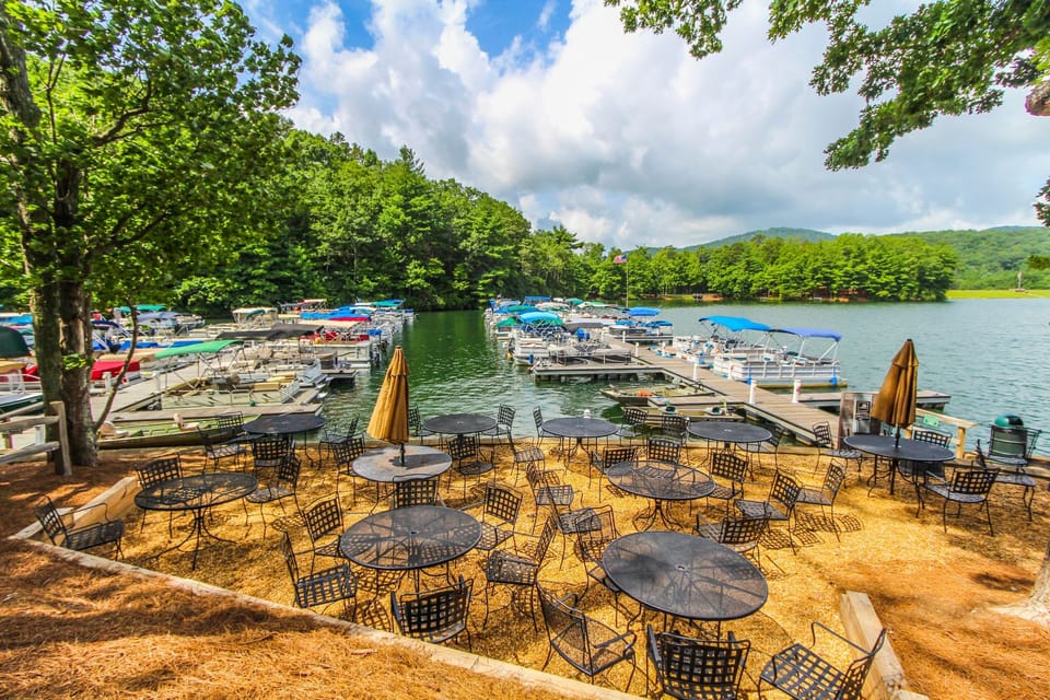 SurrThis resort is an idyllic escape for nature lovers and adventurers alike.