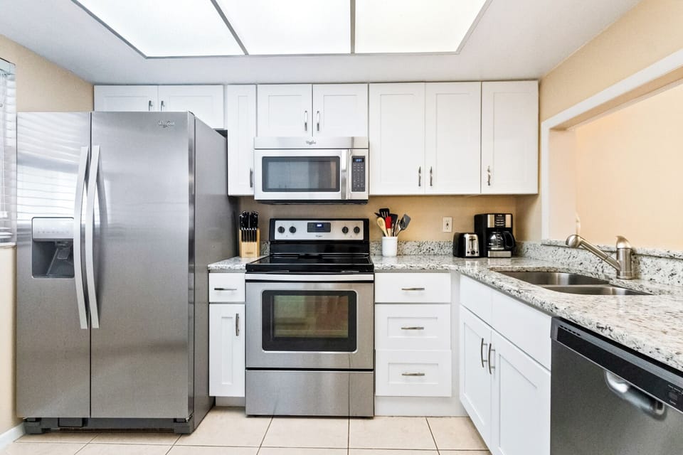 Clean & modern kitchen