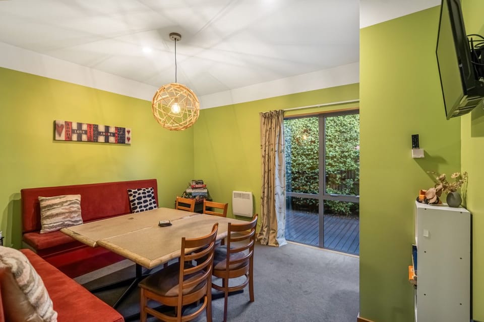 Separate dining room with booth seats, board games and 32inch Smart TV