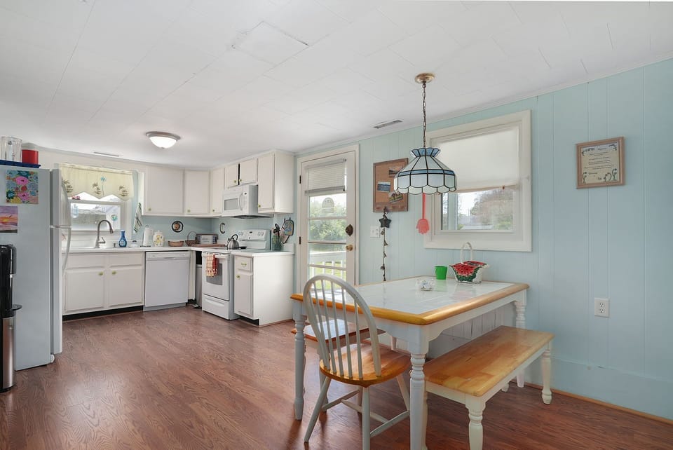 Dining Table / Kitchen