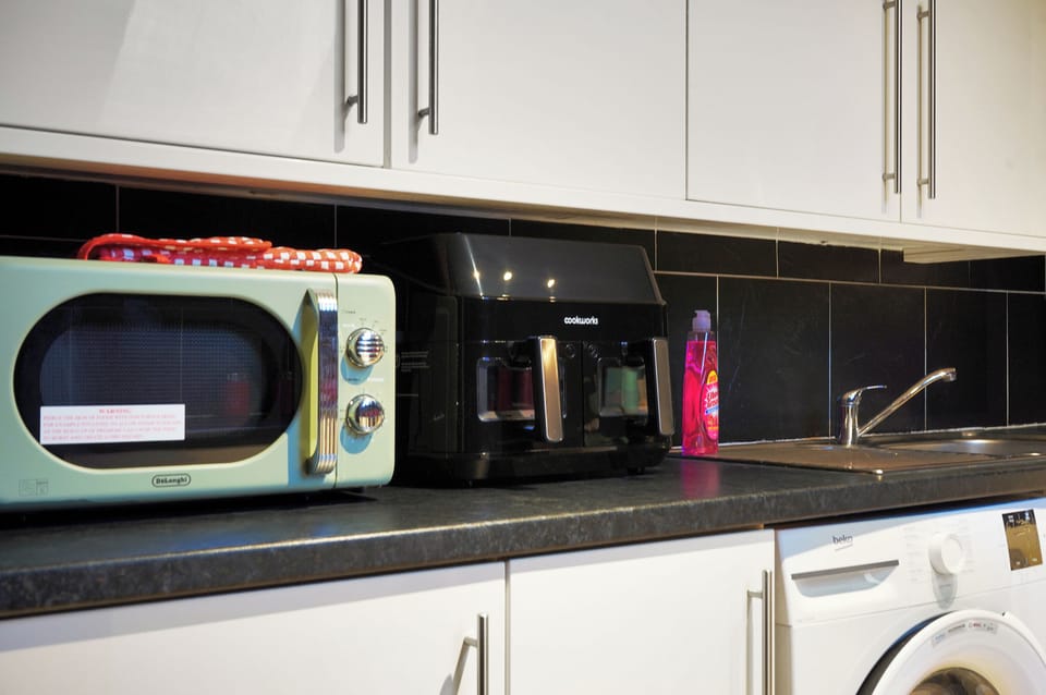 XL air fryer , Retro Microwave