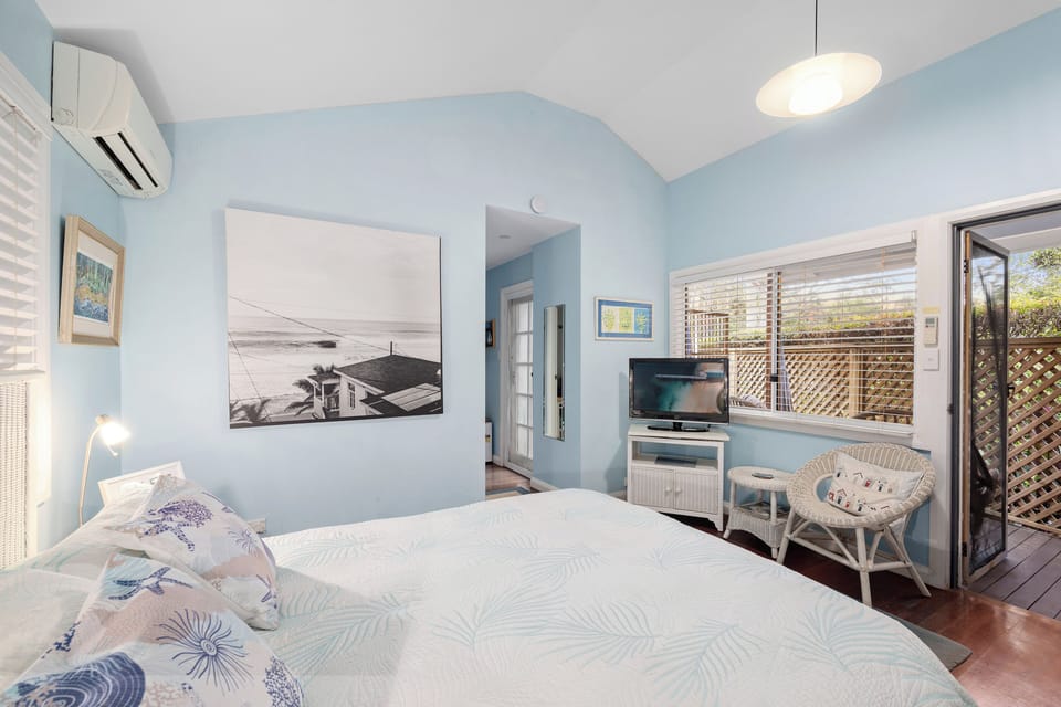 Minibar, soundproofing, free WiFi, bed sheets