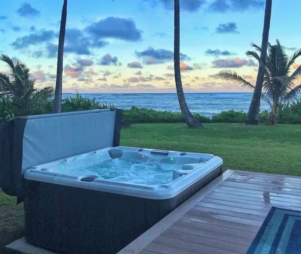 Outdoor spa tub