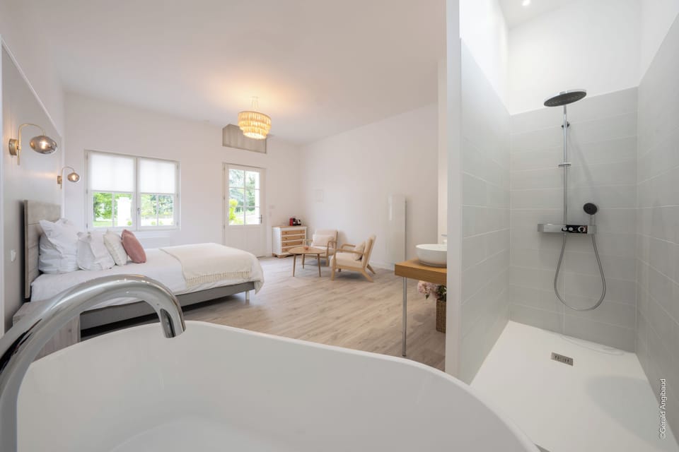 Romantic Double Room, Park View | Living area