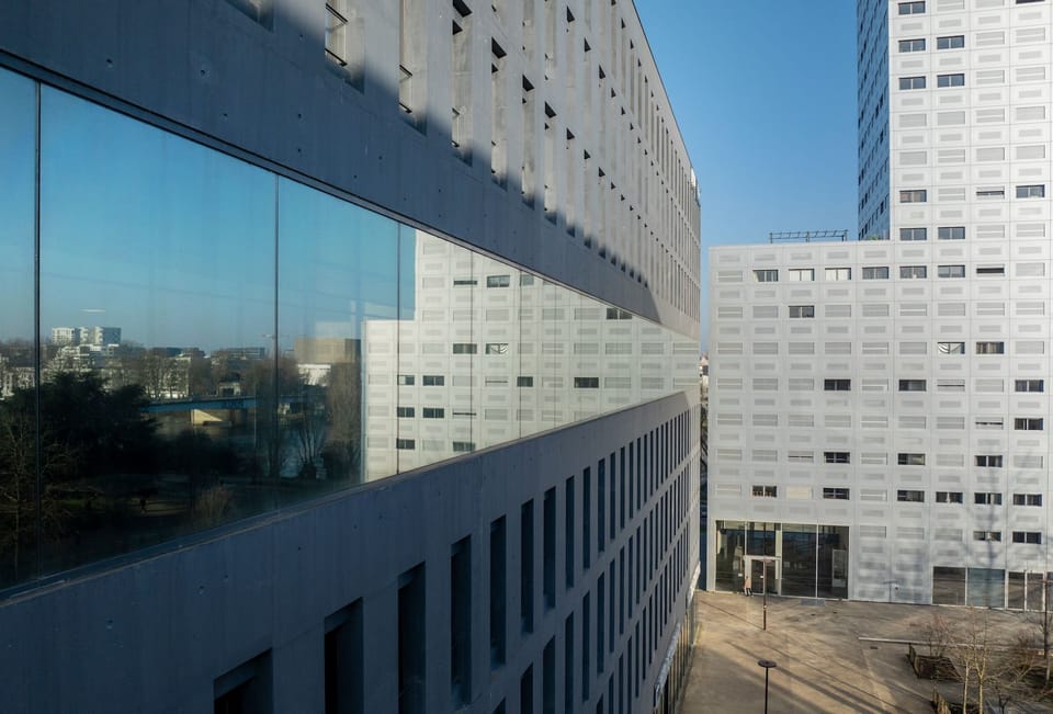 The reflective glass surfaces of the resort contrast beautifully with the blue sky, framing the urban environment of Nantes.