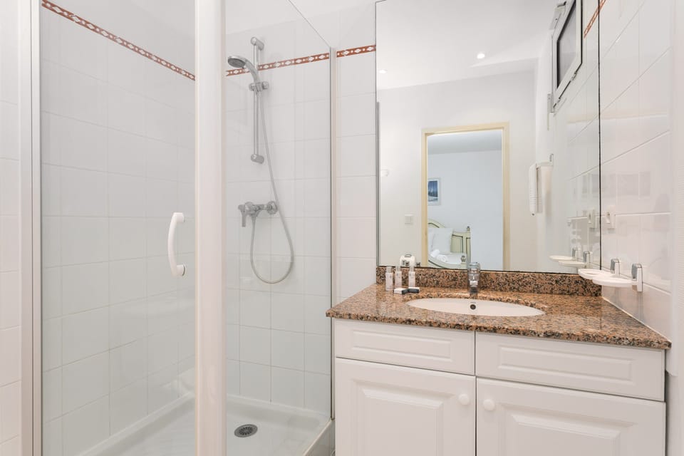 The spacious and modern bathrooms feature stylish décor.