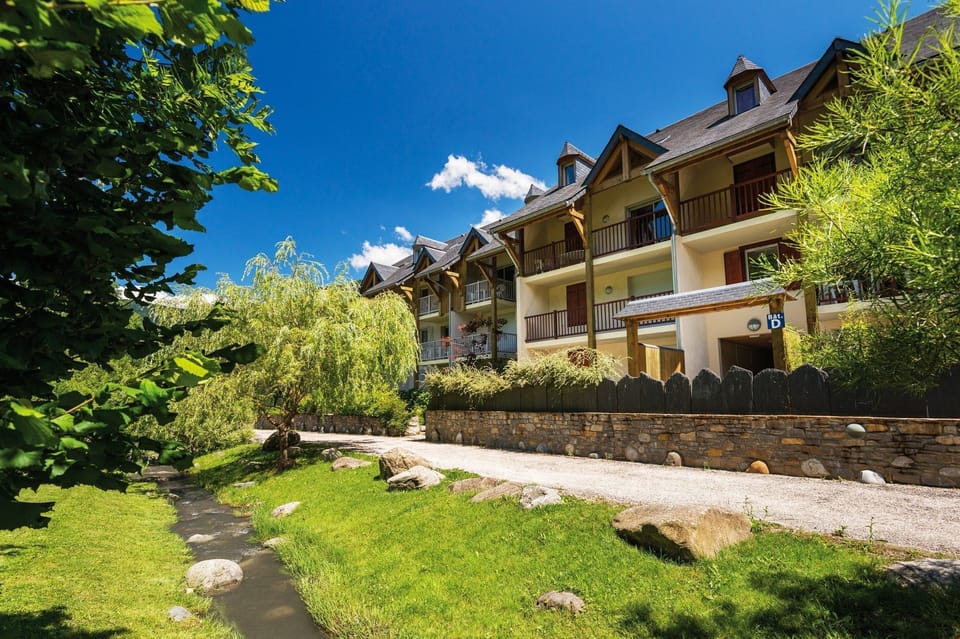 You will love to enjoy a relaxing vacation at this prime destination!