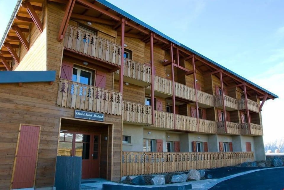 This ski-in/ski-out property is a great option for your holiday.