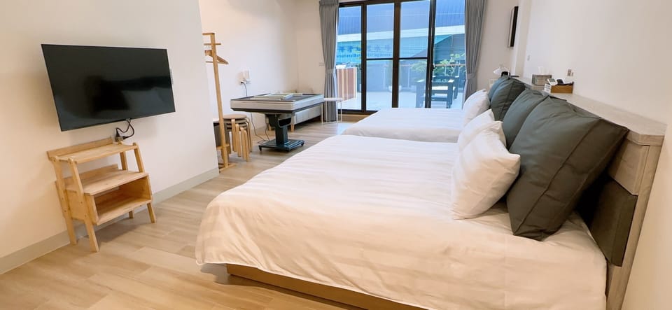 Exclusive Quadruple Room, 2 Queen Beds, Pets Allowed, Park View | Down comforters, free WiFi