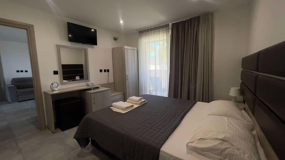 Junior Suite, Balcony, Partial Ocean View | Free WiFi