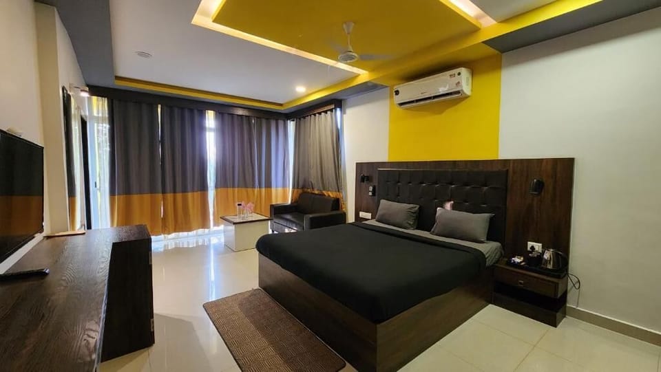 Premium Double Room, Balcony | Free WiFi, bed sheets
