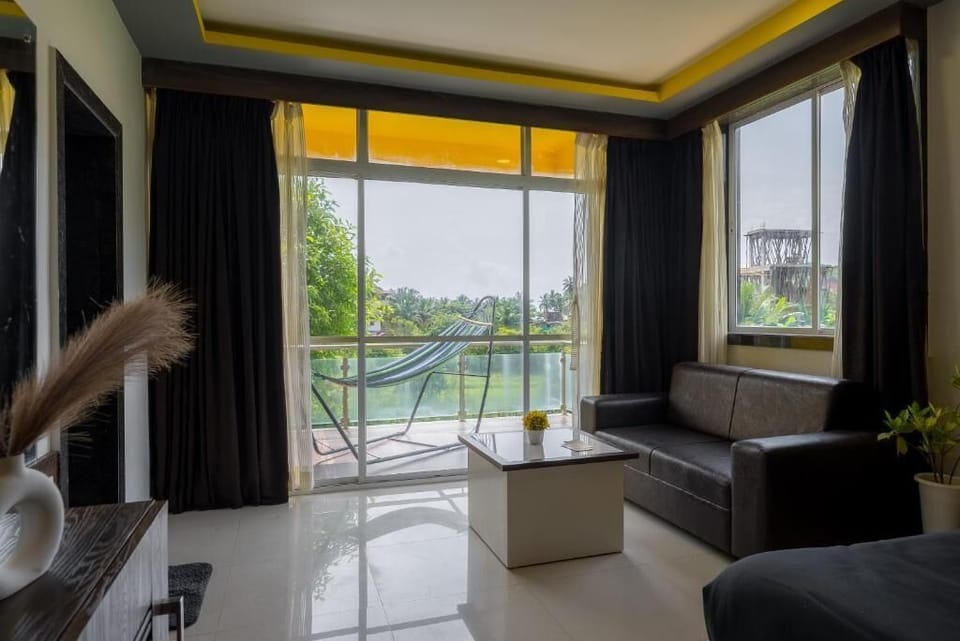 Premium Double Room, Balcony | Free WiFi, bed sheets