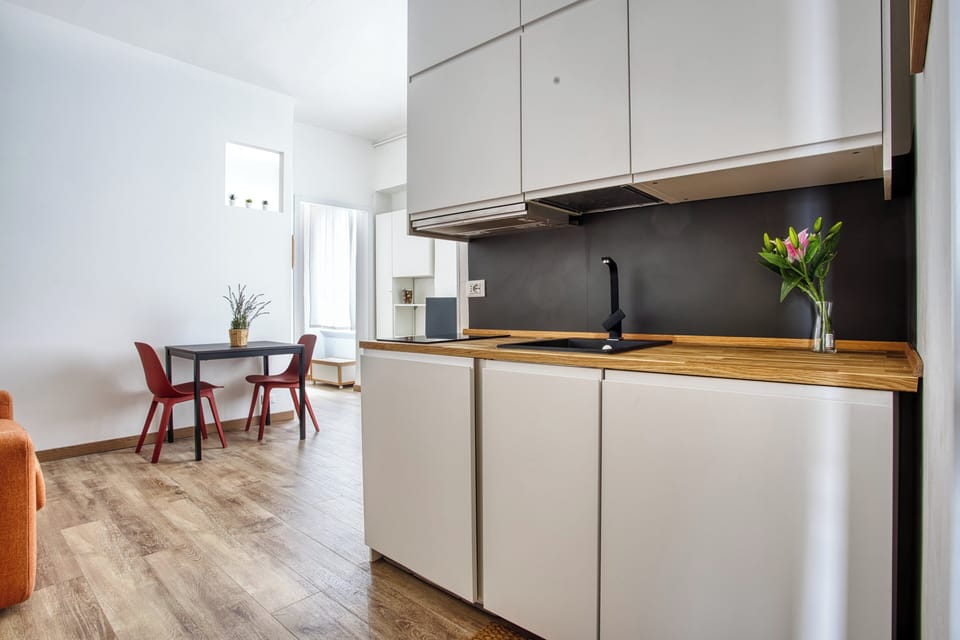 Apartment, 1 Double Bed with Sofa bed | Private kitchen | Dining tables