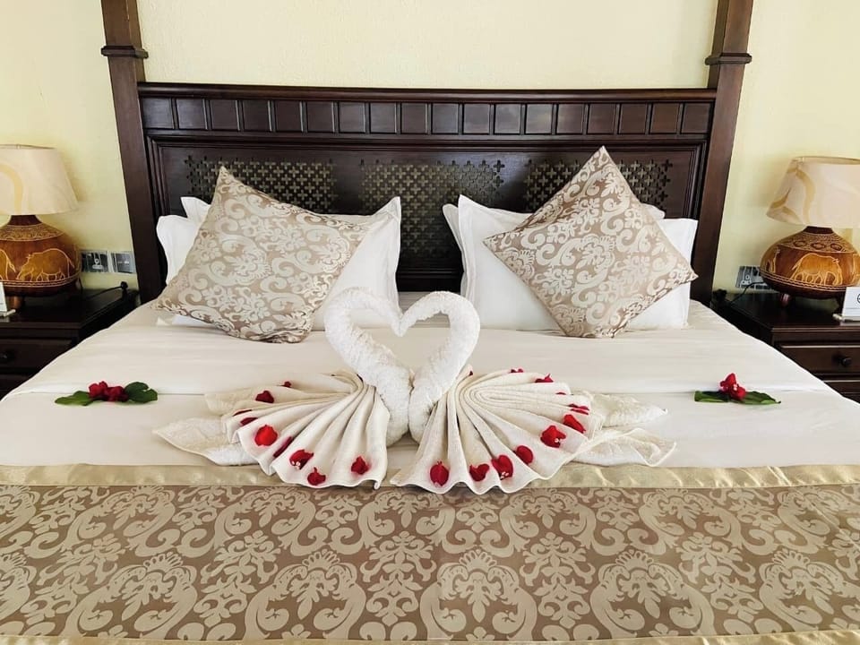 Deluxe Double or Twin Room, Garden View | Desk, laptop workspace