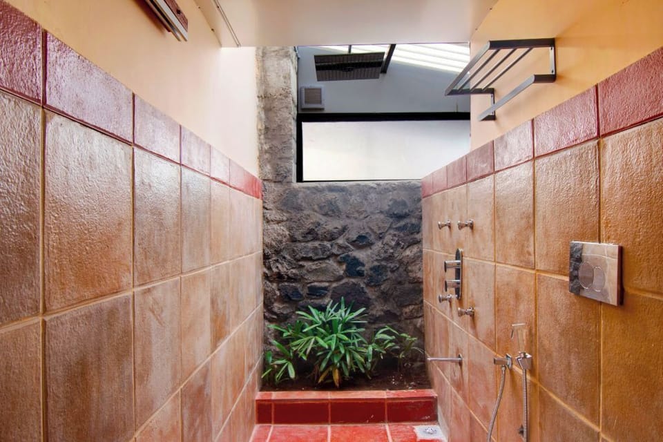 Superior Cottage with Lake View | Bathroom | Bidet