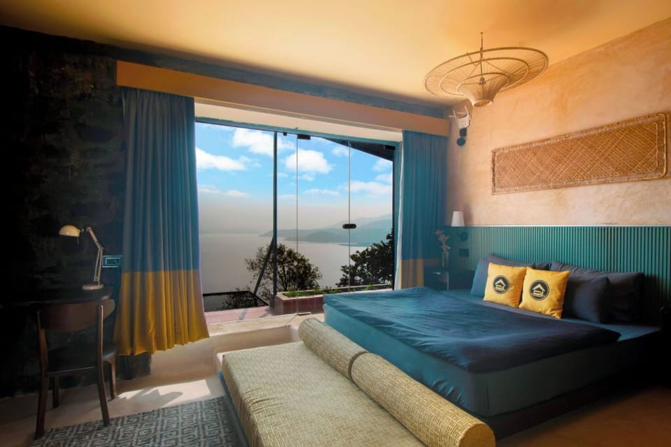 Superior Cottage with Lake View | Iron/ironing board, bed sheets