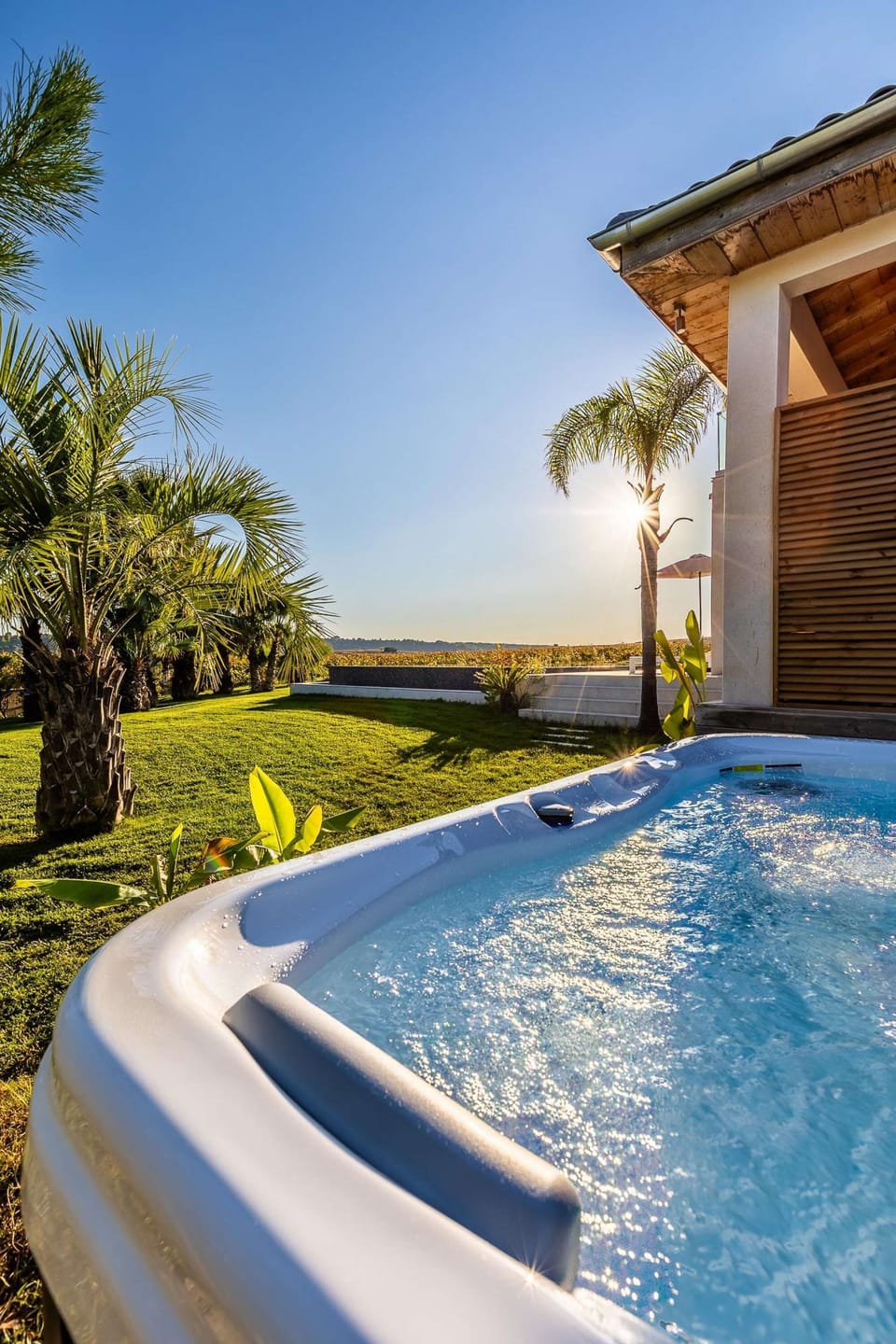 Outdoor spa tub