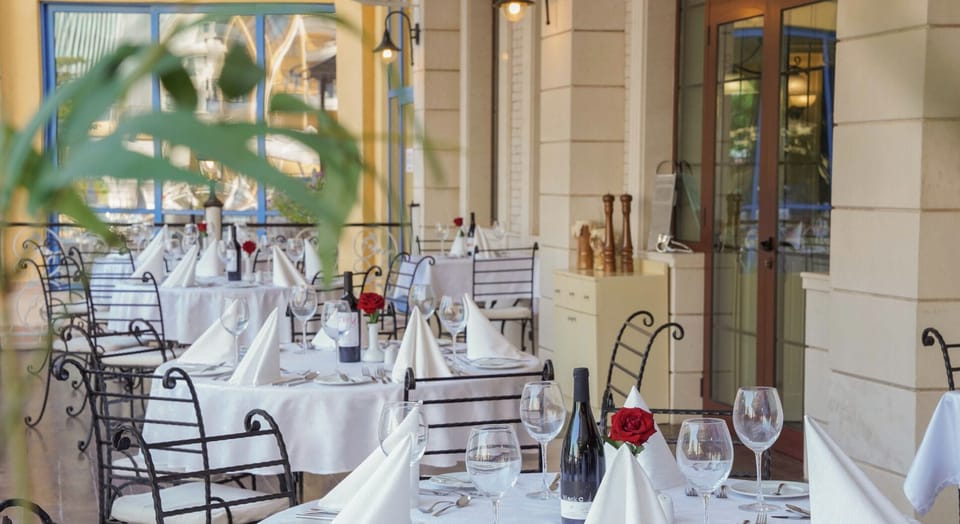 5 restaurants, breakfast, lunch, dinner served; international cuisine