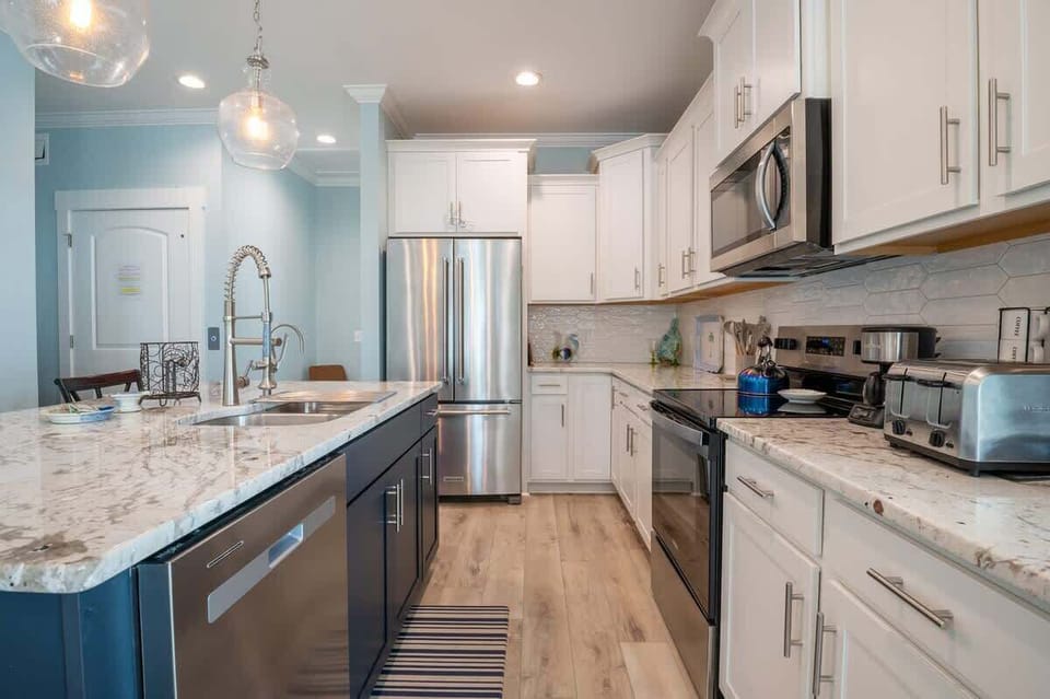 Beautiful Modern Kitchen with Granite Counters