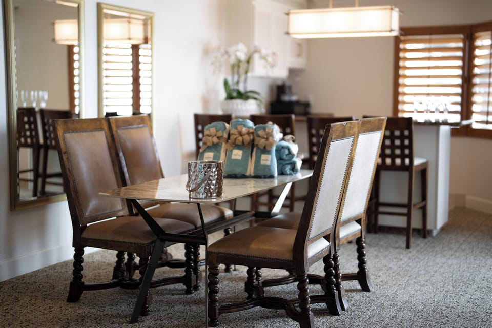 Grand Pacific Suite | Dining room