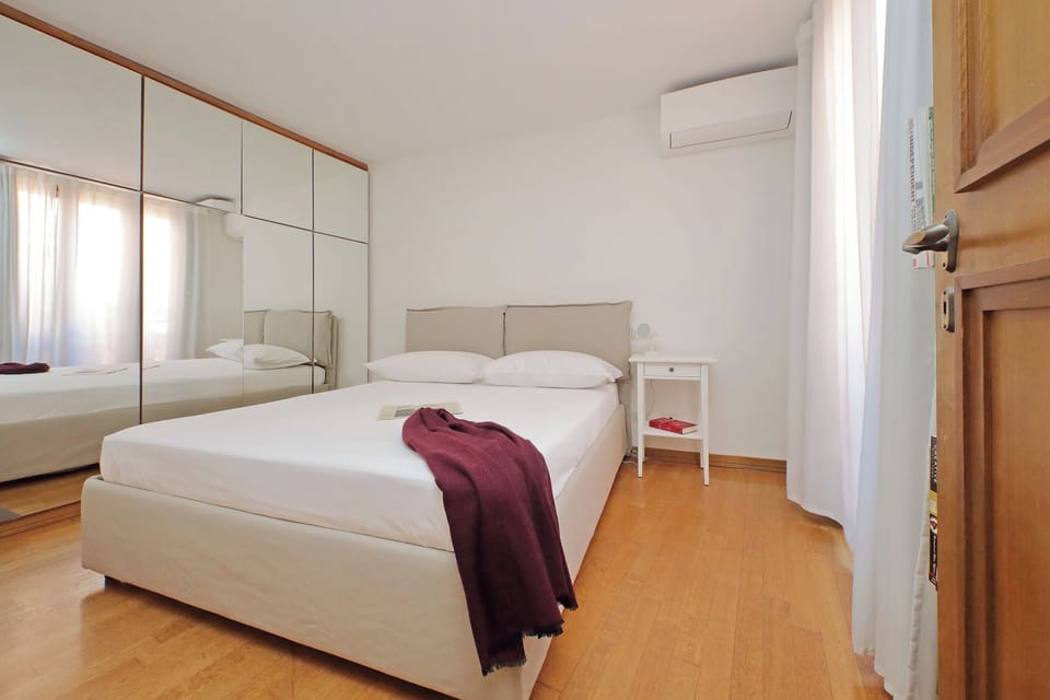 Apartment (3 Bedrooms) | 3 bedrooms, desk, cribs/infant beds, bed sheets
