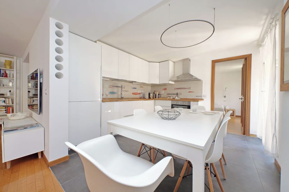 Apartment (3 Bedrooms) | Private kitchen | Oven, espresso maker, electric kettle