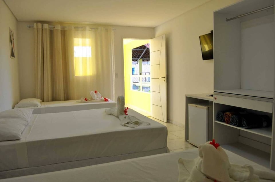 Family Quadruple Room | In-room safe, desk, free WiFi, bed sheets