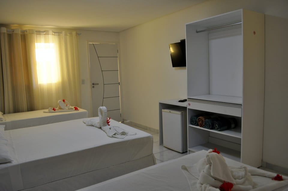 Family Quadruple Room | In-room safe, desk, free WiFi, bed sheets