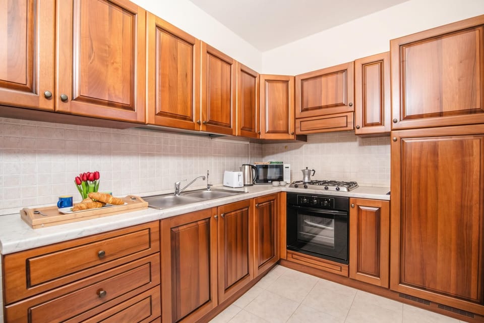 Family Apartment, 3 Bedrooms, 2 Bathrooms (Scacciapensieri) | Private kitchen