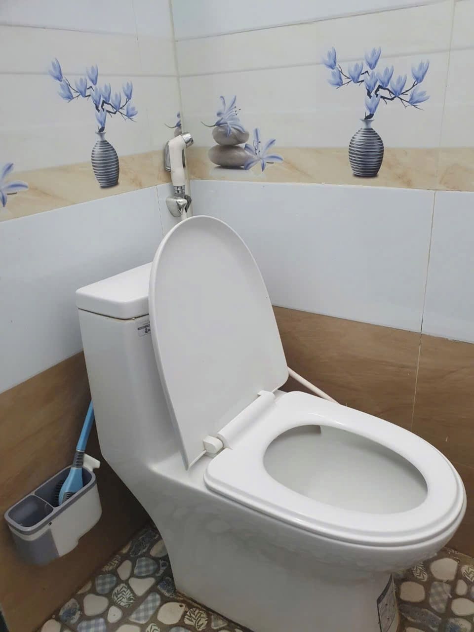 Double Room | Bathroom | Shower, free toiletries, hair dryer, slippers